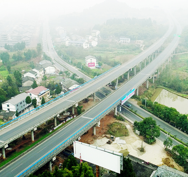 4-蘭州至?？诟咚俟窂V元至南充段路面...